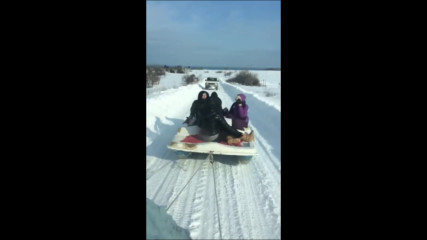 Снежни забавления...с водно колело