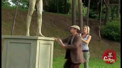 Статуя с Въртящ се Пенис - Скрита Камера (*смях)