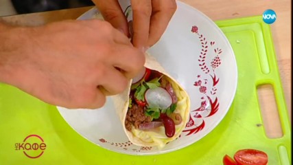Дани Спартак и Светла приготвят картофено сирене и такос с телешко и лучен дип