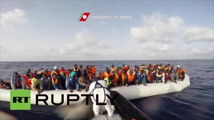 Италия: Бреговата охрана спасява стотици емигранти