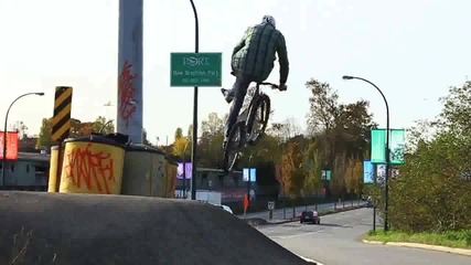 Голям лудак с колелото ..
