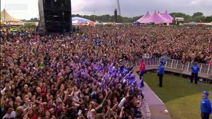 Н о В о: Nicki Minaj - Starships at Radio 1s Hackney Weekend [official] H D