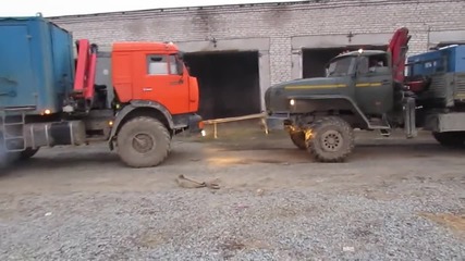 Коя машина е по-сериозна, Урал или Камаз? И двата камиона са натоварени!
