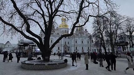 Стотици се събраха в Киев, за да отбележат Коледа под сянката на войната (ВИДЕО)