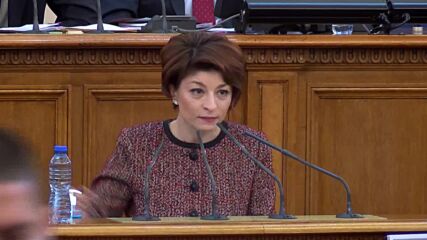 Атанасова поиска от председателя на НС да вземе мерки срещу проф. Минеков