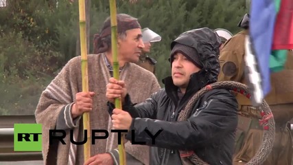 Протестиращи в Чили блокираха главната магистрала към летището