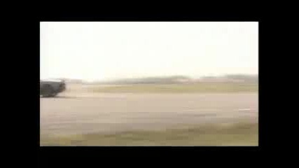 lamborghini Reventon - срещу изтребител
