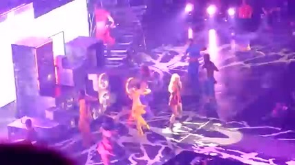 Britney Spears - Big Fat Bass на живо F F T 4.7.11