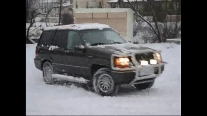 Jeep Grand Cherokee 4.0 в сняг :) 
