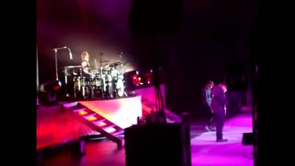 Three Days Grace - I Don t Care (live 2 - 16 - 10)