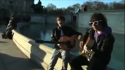 Justin Bieber Buckingham Palace Surprise Attack