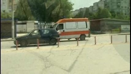 Автобус натресе спирка във Враца. Една жена е с опасност за живота ! 