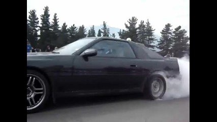 Toyota Supra Страхотен Burnout 