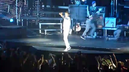 Justin Bieber - Love Me ( Manchester Live ) 