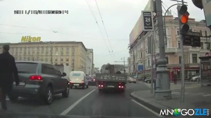 Ето как се пресича в Москва - смях !
