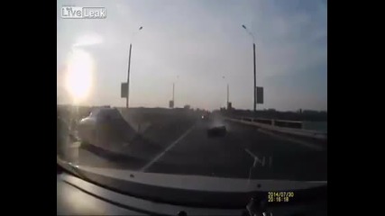 реакция на моторист след челен удар на магистрала в Русия