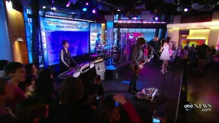 Selena Gomez - Naturally ( Live At Good Morning America 02 11 2010 ) 