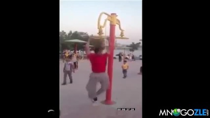 Този мъж ще се разглоби от въртене.. Смях