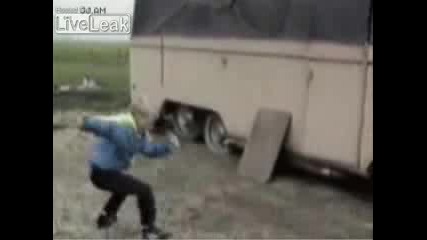 Кокошка vs. Момче Ninja