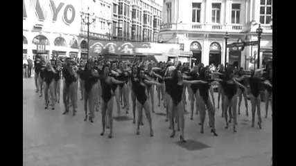 Яка имитация на на Beyonce - Single ladies ( 100 момичета на площад Пикадили, Лондон ) 