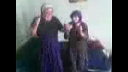 Баби танцуват... 