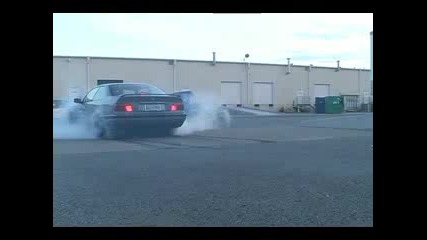 Bmw E36 Burnout and Donuts