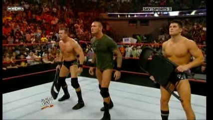 Raw 06/08/09 Triple H се завърна и преби Ренди Ортън.. 