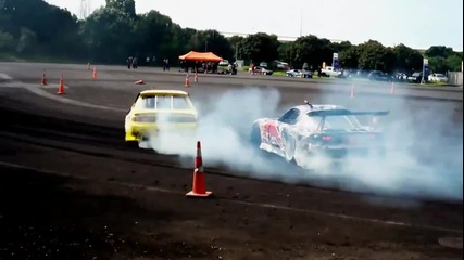 Време е за дрифт шоу - Mad Mike Rx7 - Red Bull Drifting