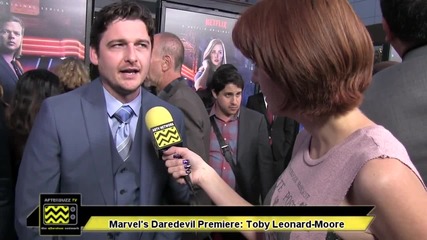 Звездата Тоби Леонард Мур дава интервю на премиерата на сериала си Дявол на Доброто (2015)