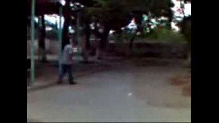 Луд Руснак Бяга По Стена 