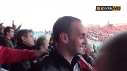 Бай Добри отново направи "кълбото на победата", Апата се радва с феновете