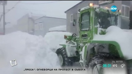 Сняг парализира северния японски остров Хокайдо