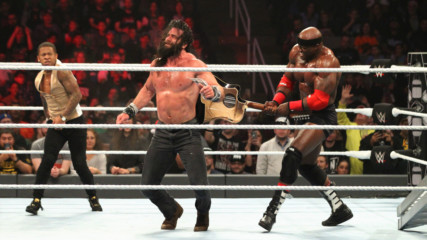 Bobby Lashley brings the pain against Elias in WWE TLC 2018 Kickoff Ladder Match