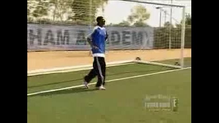 Beckham Учи на Snoop dogg да играе футбол