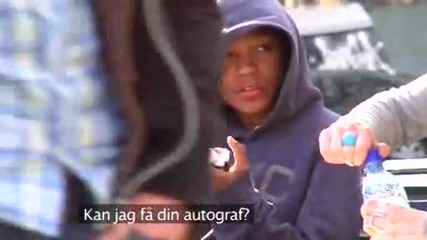 Хлапе се опитва да сваля горещи момичета (в Норвегия) - Смешни клипчета