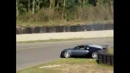 Bugatti Veyron se udrq v stena