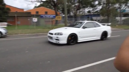 Това направо ще ви изоми Nissan Skyline