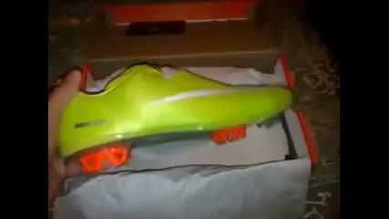 Зеления Стършел - - - - - - - - - - - - - - - Nike mercurial vapor 6 green 