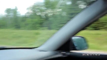 Руска мечка кара мотор по магистралата...