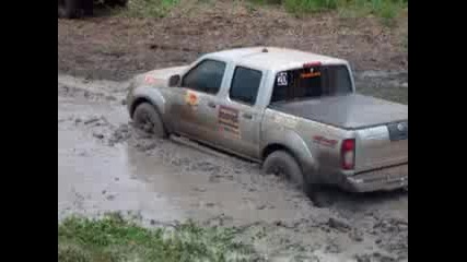 Off - Road Nissan Frontier no Pantanal 4x4 