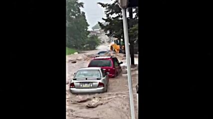 Пороен дъжд в САЩ превърна улици в реки