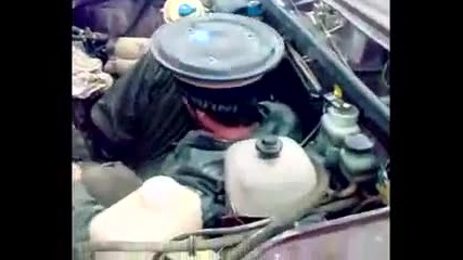 Лада с двигател V12 смях