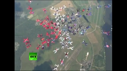 Рекорд - 88 жени скачащи с парашут