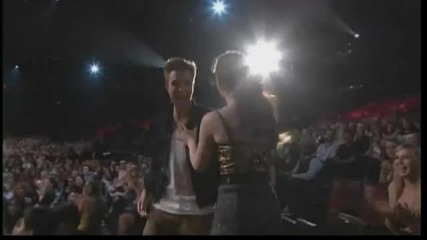 Rpatz Kristen kiss at The Mtv Movie Awards 2010