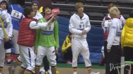 Key is Minho's personal cheerleader ver