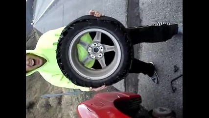 kakvo pravi tozi ??? 