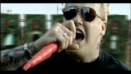 Papa Roach - She Loves Me Not
