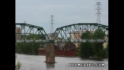 Взривяване на мост