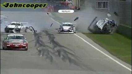 Ужасна катастрофа - Porsche Super Cup