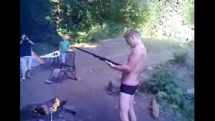 Пиян мъж с пушка
